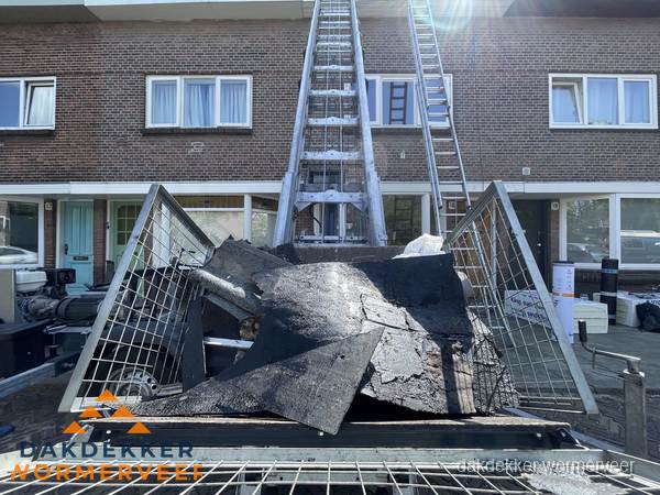 Kosten dakreparatie: dakschade aan flatgebouw in Wormerveer