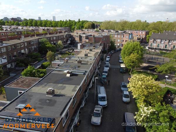 Luchtfoto dakinspectie woonwijk in Wormerveer