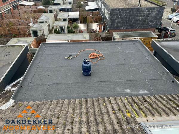 Dakreparatie plat dak met bitumen in Wormerveer