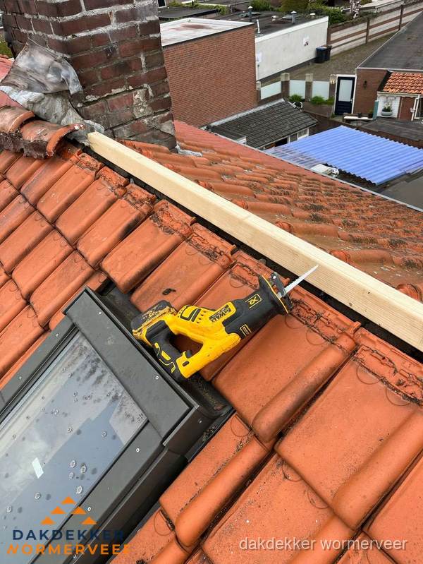 Kosten dak vervangen: werkzaamheden aan pannendak in Wormerveer