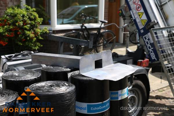 Dakbedekkingsmateriaal en dakgoot onderdelen in Wormerveer